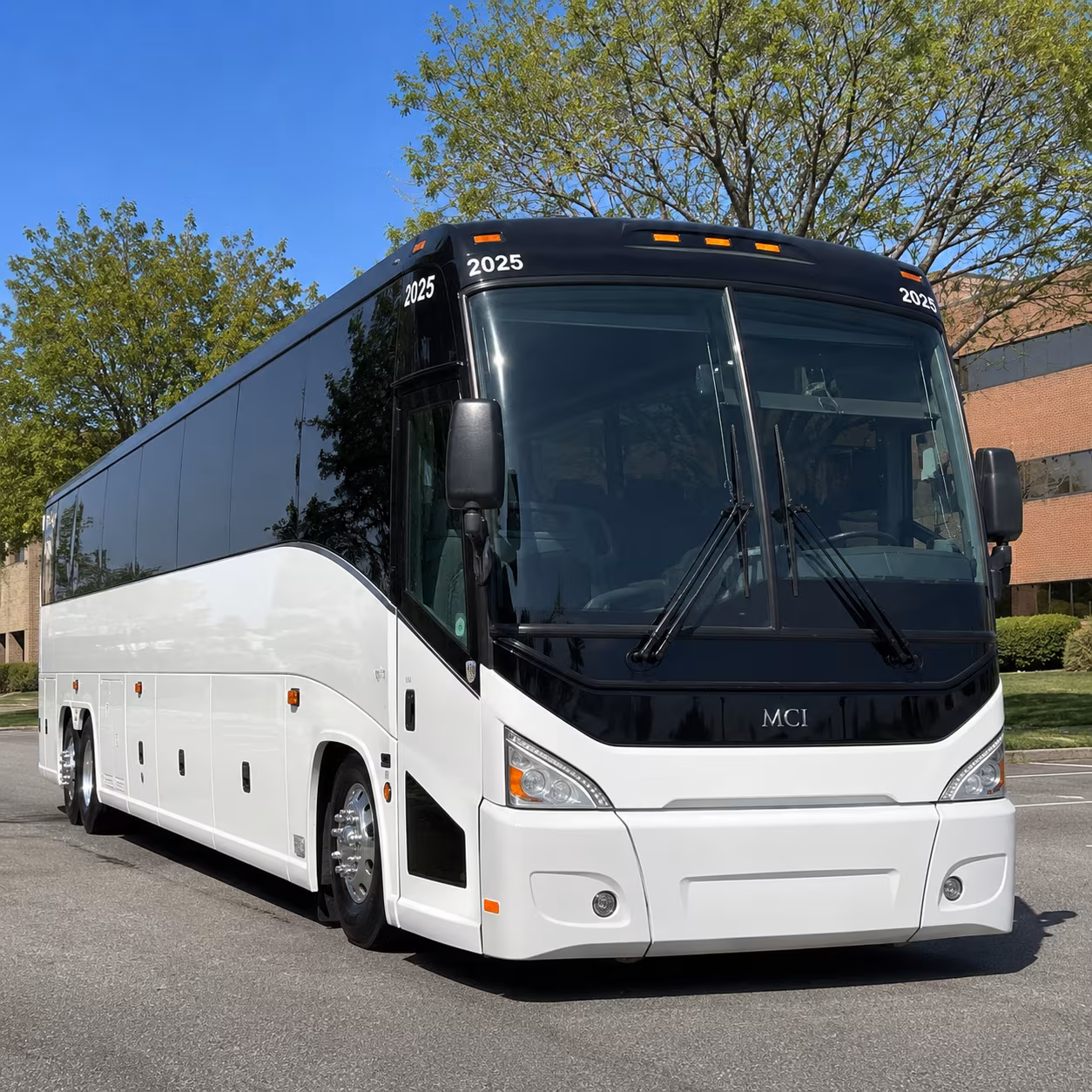 miamibeachcharterbusservices com is how corporate groups move between collins avenue hotels and miami beach venues